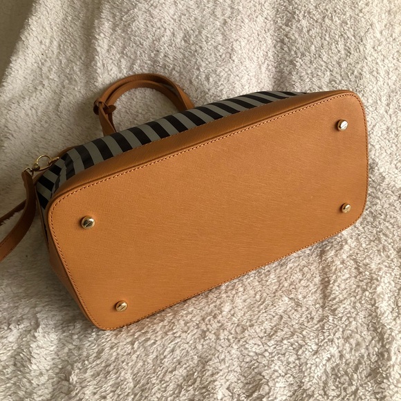 🚫SOLD🚫Henri Bendel striped satchel - Picture 4 of 8